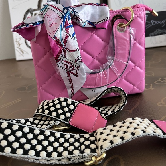 Pink Quilted Vegan leather Shoulder Bag - Picture 4 of 7